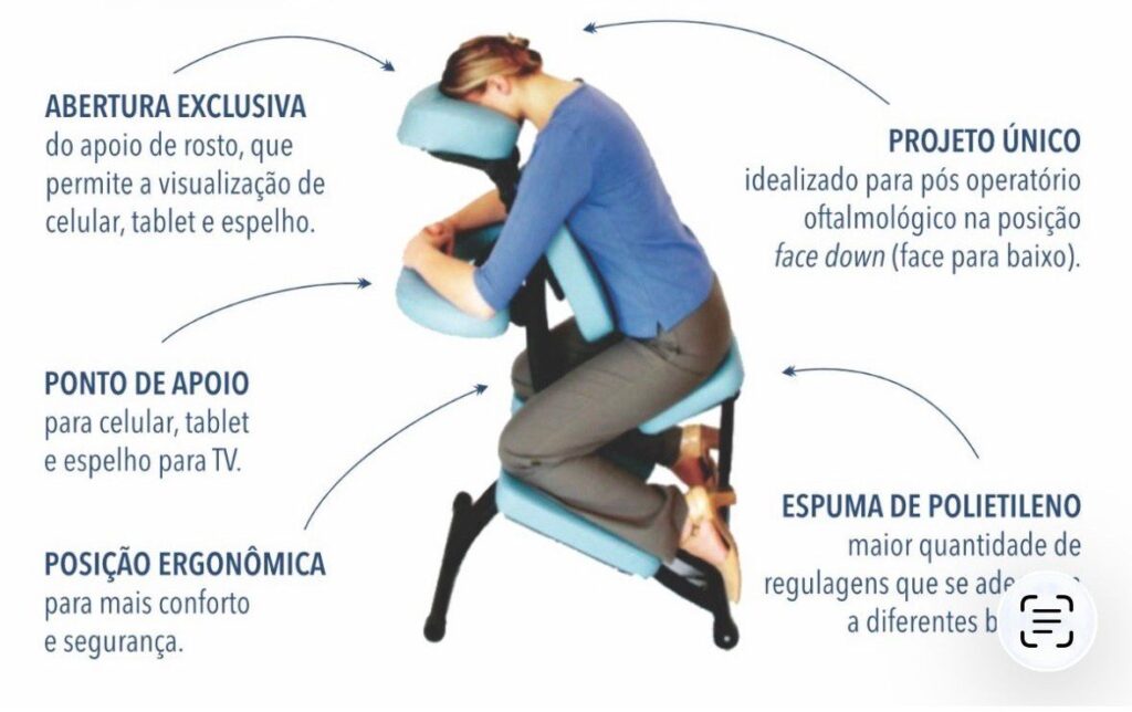 Paciente em recuperação de vitrectomia usando cadeira face down ergonômica